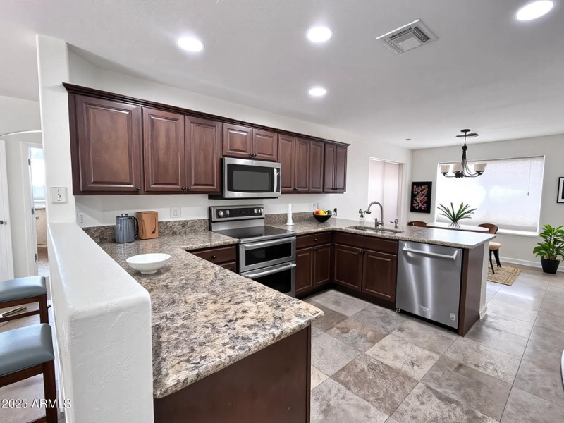 Beautiful Upgraded Kitchen