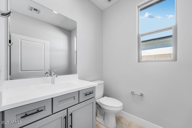 hj-az-phoenix-ovation-sunrise-lot-778-ba