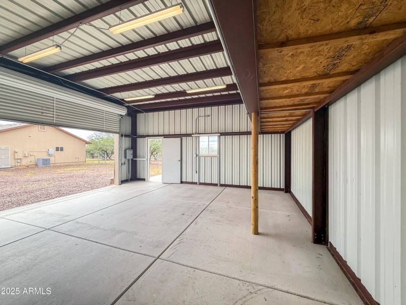 Detached garage/shop