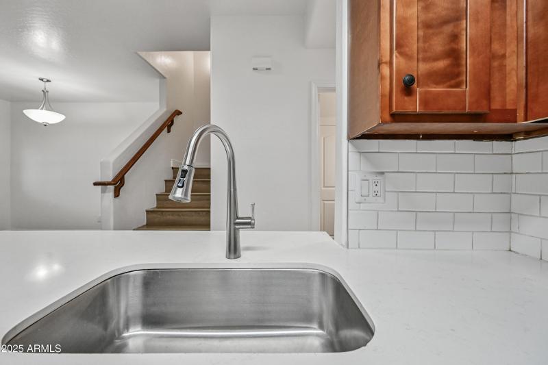 10-4608WMA1161-ocupix