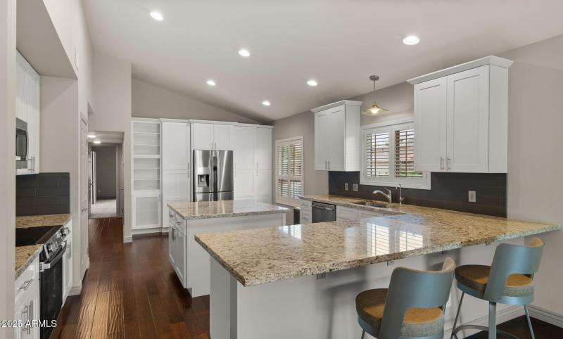 13-web-or-mls-Kitchen3