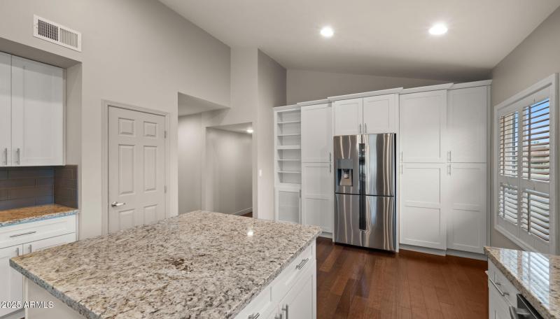 16-web-or-mls-Kitchen6