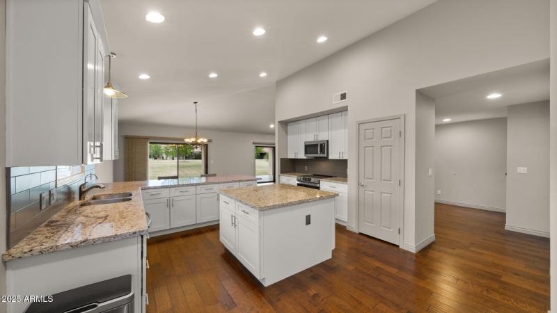 17-web-or-mls-Kitchen7