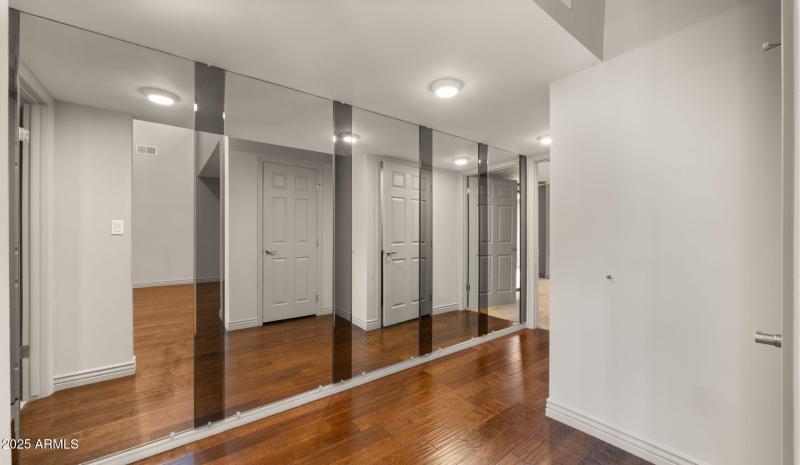 23-web-or-mls-Hallway