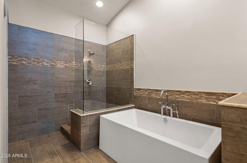 33-web-or-mls-Primary Bedroom6