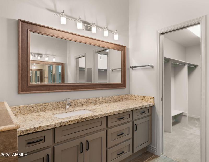 38-web-or-mls-Primary Bedroom11