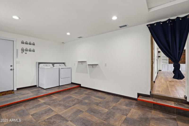 Laundry Room, Bonus Room or Office (2)