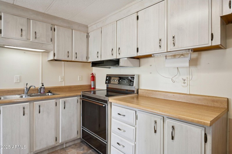 9-web-or-mls-2230-n-silverton-st