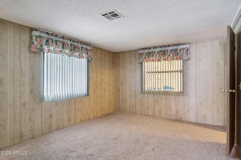 11-web-or-mls-2230-n-silverton-st