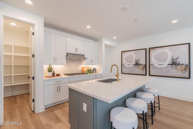 Kitchen W Island Seating
