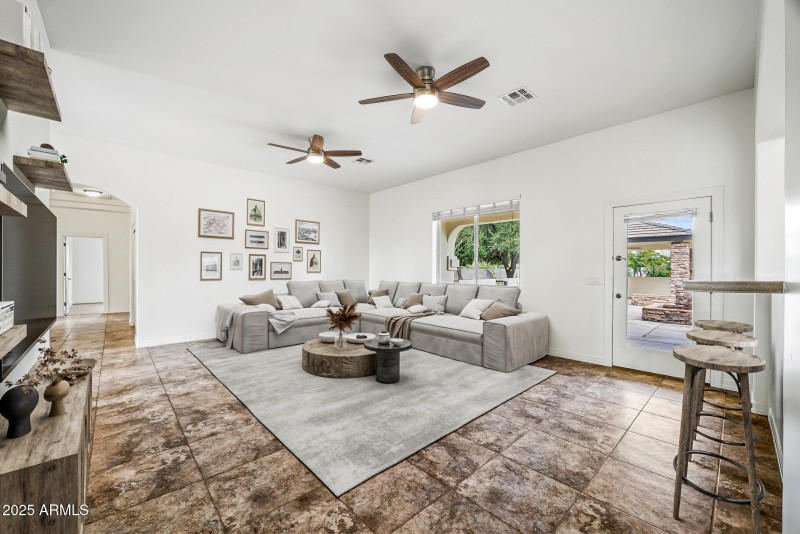 img_v3_02qv_64fe85b9-eeed-400d-bc42-b618