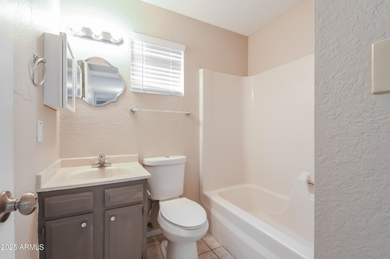 1022674.1101 W Campo Bello Drive - Bathr