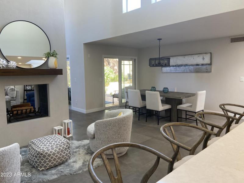 Seating area Breakfast Bar and Dining