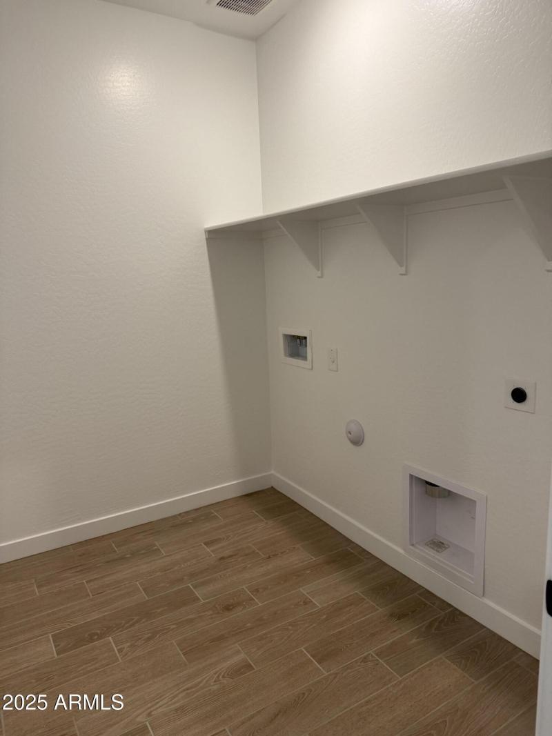 BR45 Lot 238 Laundry