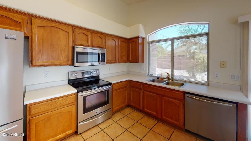 483-w-encinas-st-kitchen1