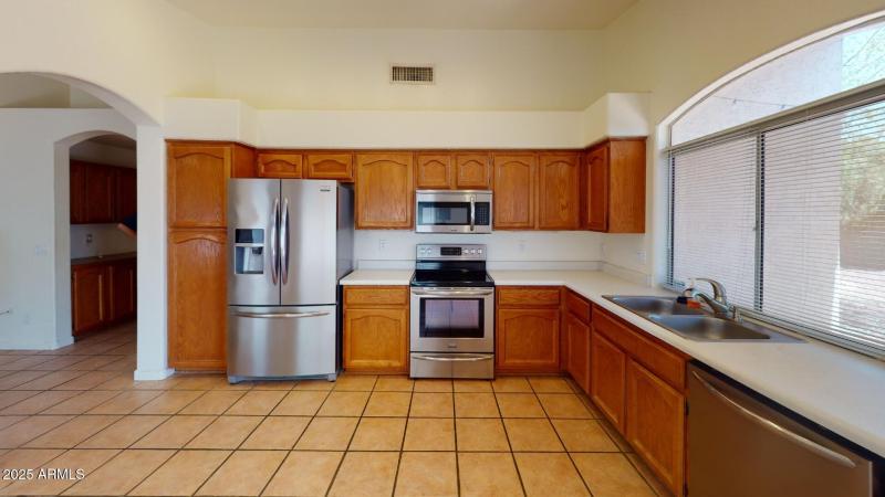 483-w-encinas-st-kitchen