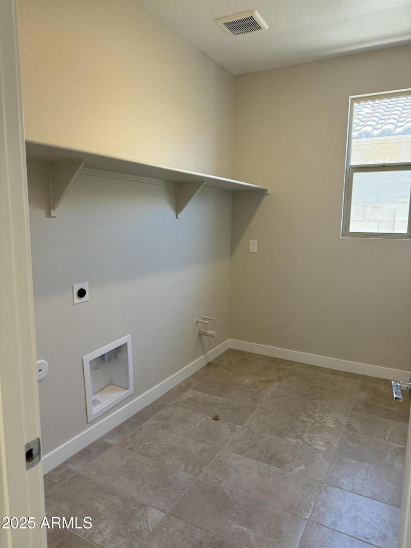 BR45 Lot 210 Laundry