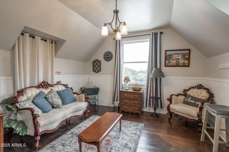 49-web-or-mls-2516-willow-creek-rd