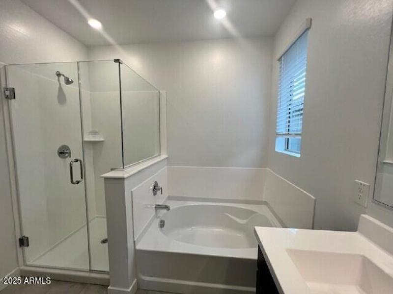 BR35 Lot 158 Tub & Shower