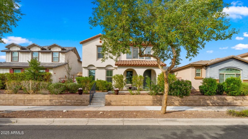 3-web-or-mls-Front yard5