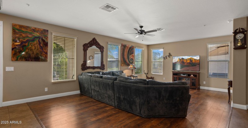 11-web-or-mls-Great Room10