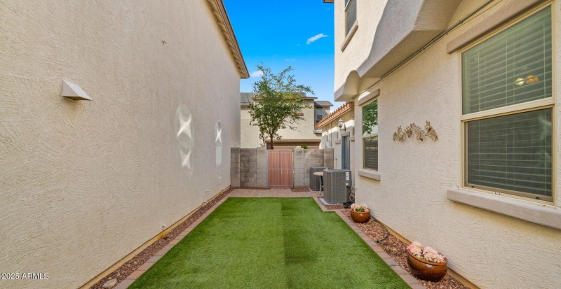 28-web-or-mls-Backyard Space4