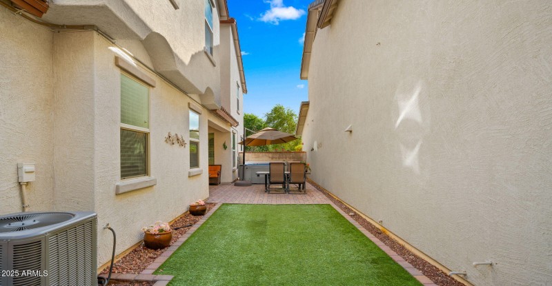 29-web-or-mls-Backyard Space1