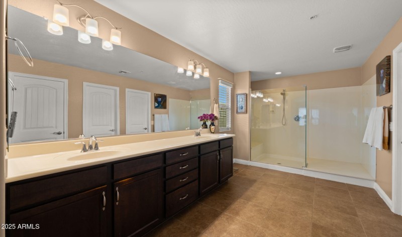 45-web-or-mls-Primary Bedroom3