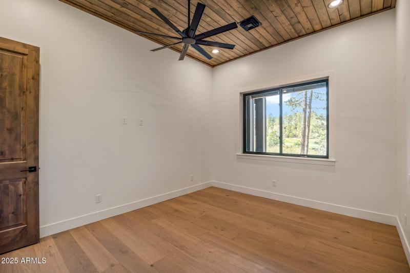 5th Bedroom (Lower Level)