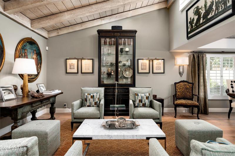 Sophisticated Lock and Leave