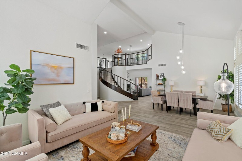 Living room/dining room