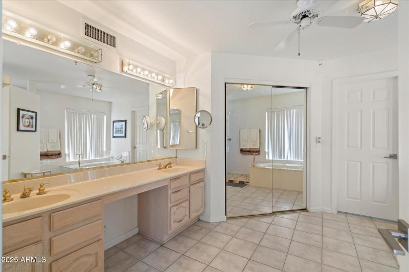 En-suite primary bath