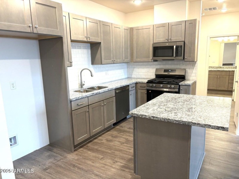 Ponderosa Parkway 7-233