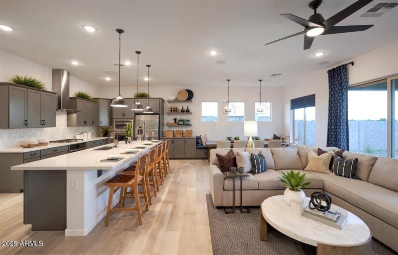 KITCHEN / GREAT ROOM