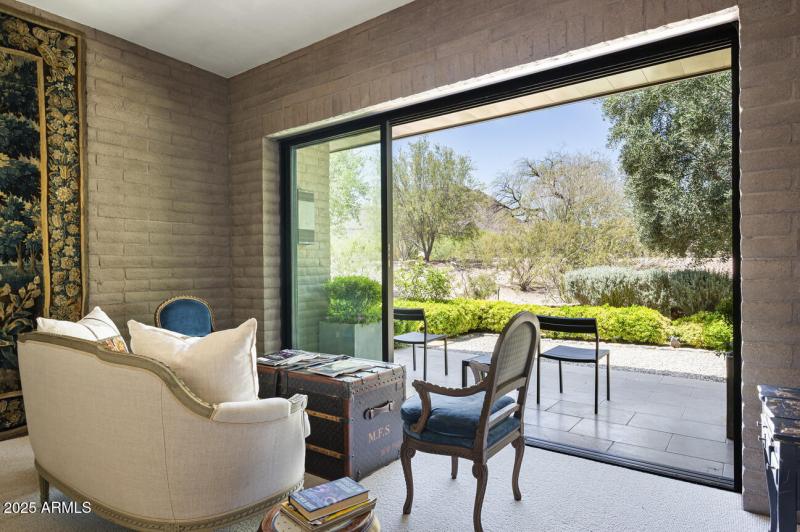 Guest Suite w/Private Patio