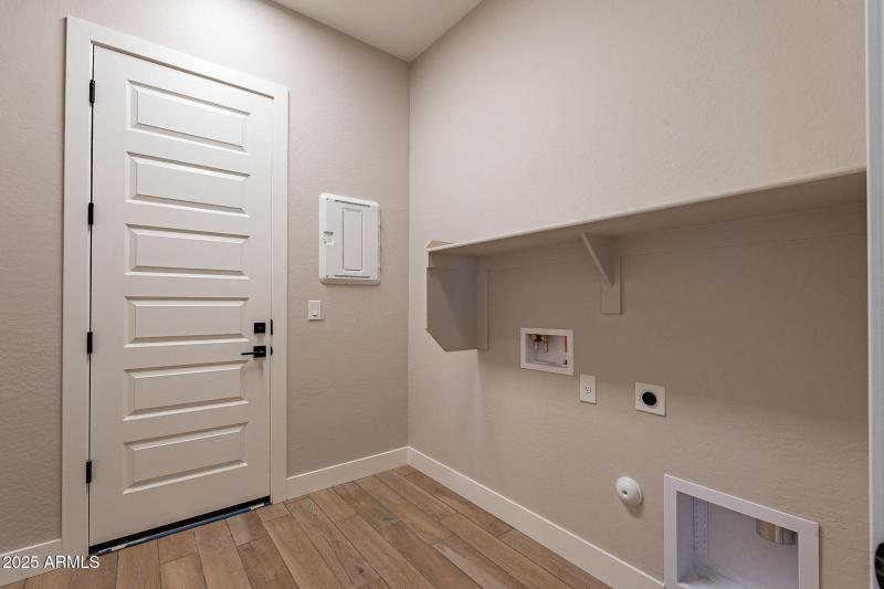 Oversized Laundry room