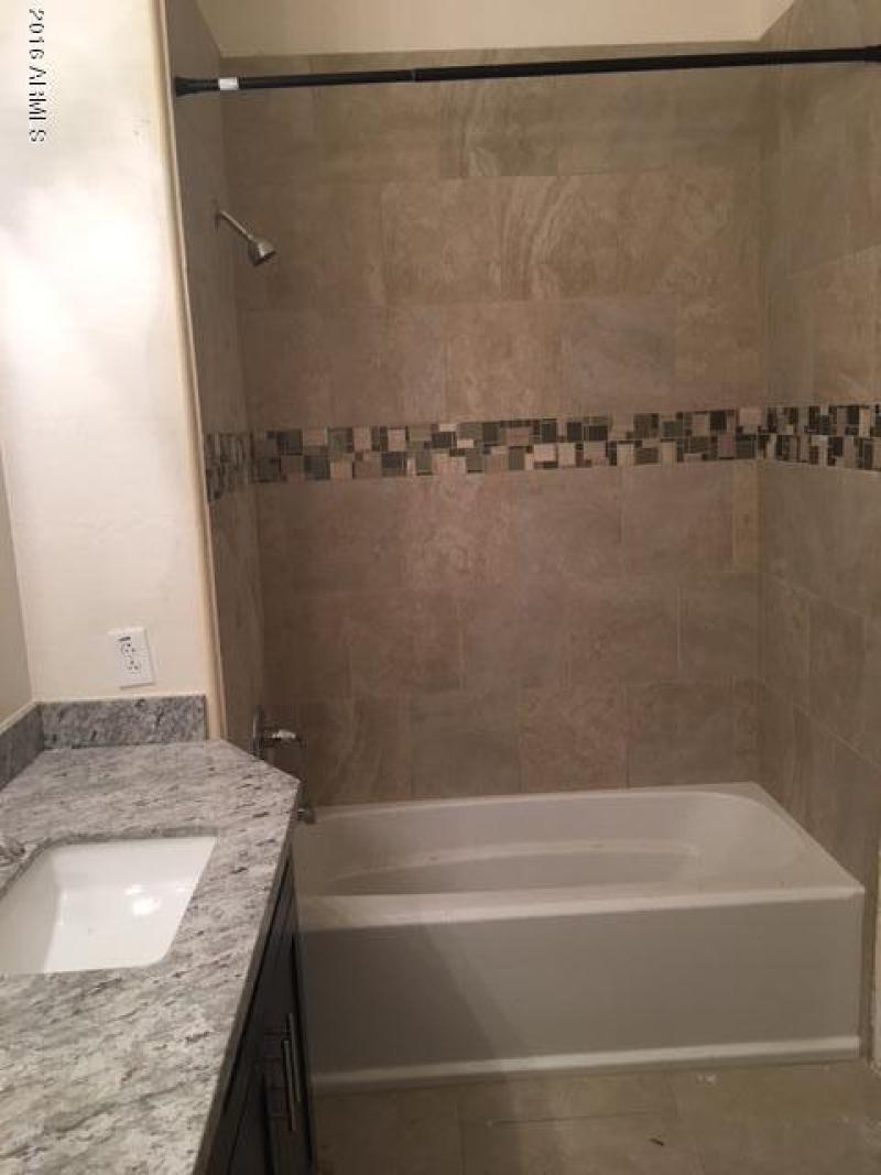 Common Bath Tub/Shower