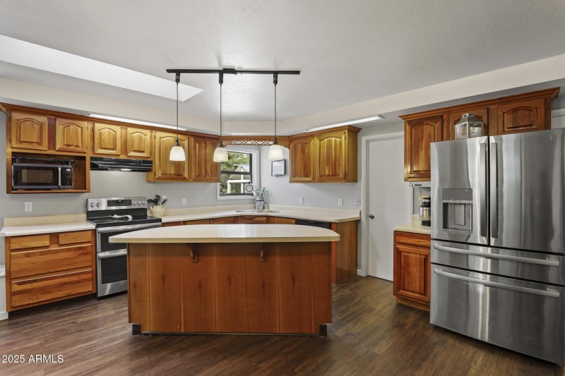 MH Breakfast bar/island