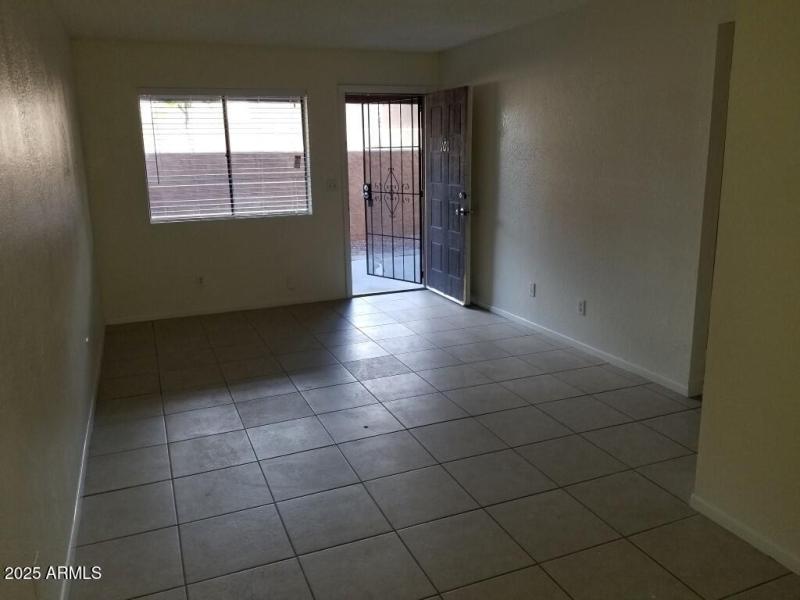 2753_101_Living Room_2