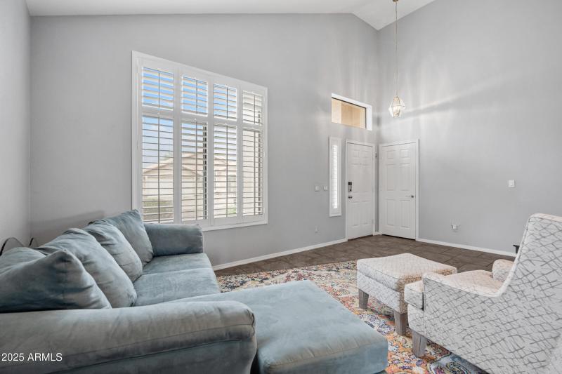 2027 E Parkside Ln-7