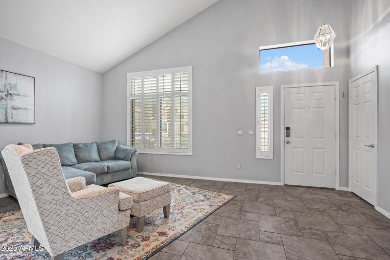 2027 E Parkside Ln-8