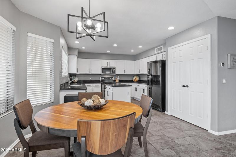 2027 E Parkside Ln-17