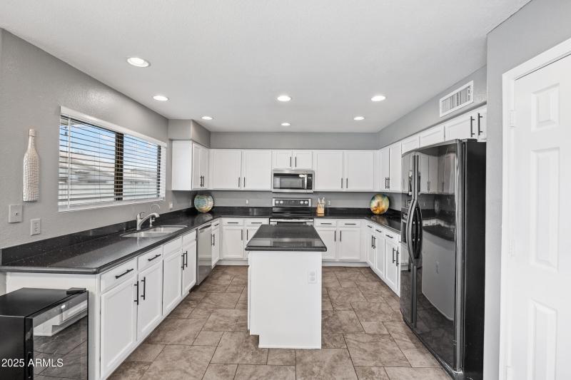 2027 E Parkside Ln-19