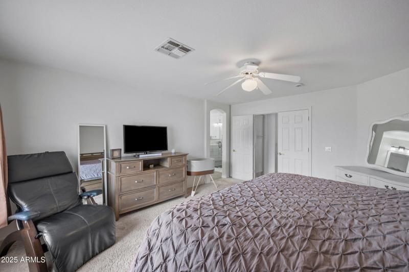 2027 E Parkside Ln-32