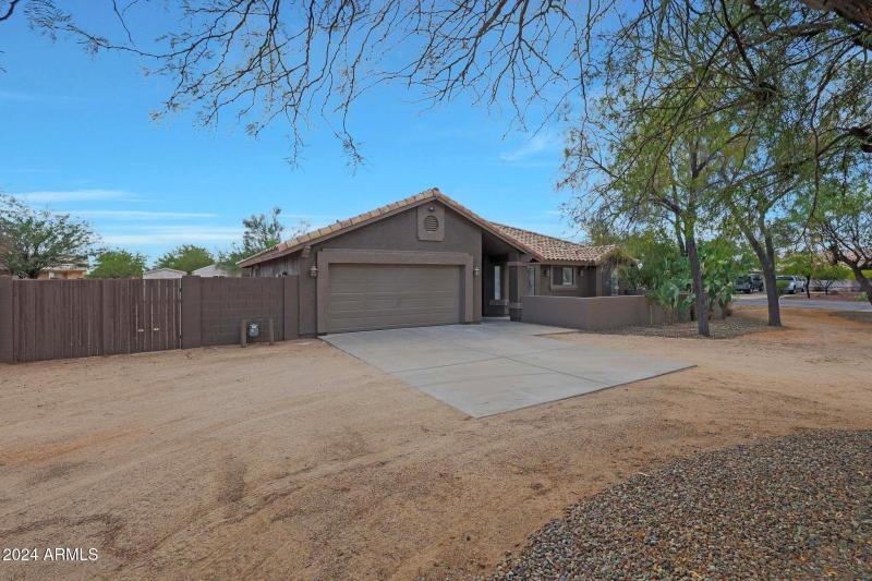 RV gate and corner lot Exterior- 501 E