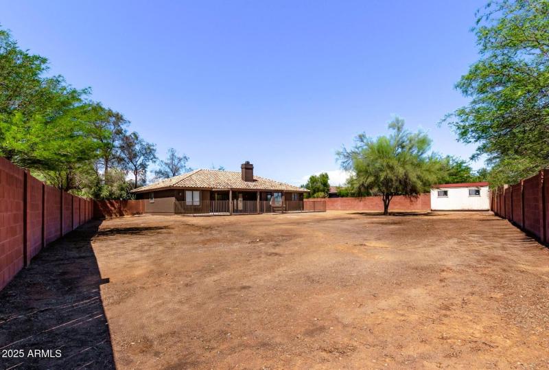 Desert Hill Backyard2