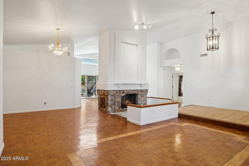 7-web-or-mls-16421-n-49th-st