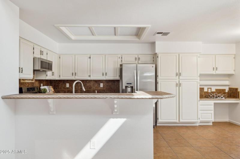 14-web-or-mls-16421-n-49th-st