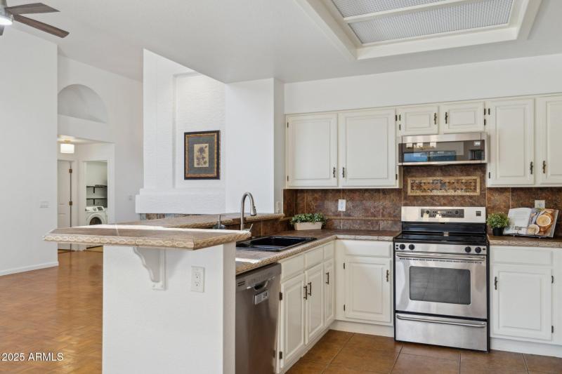 15-web-or-mls-16421-n-49th-st