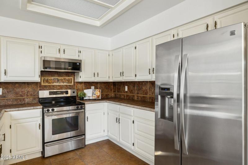 16-web-or-mls-16421-n-49th-st